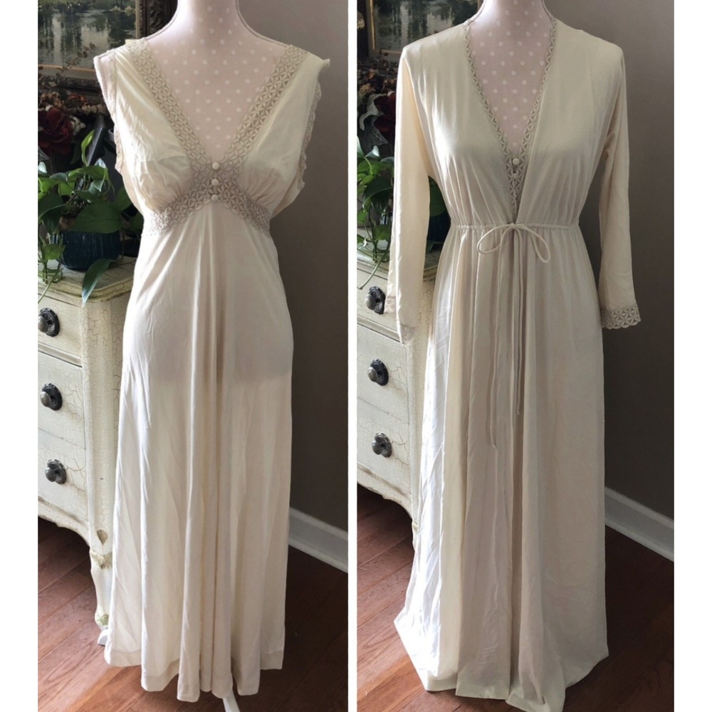 Vintage Vanity Fair Robe & Nightgown Ivory Lace Peignoir Long Women's 36 M/L